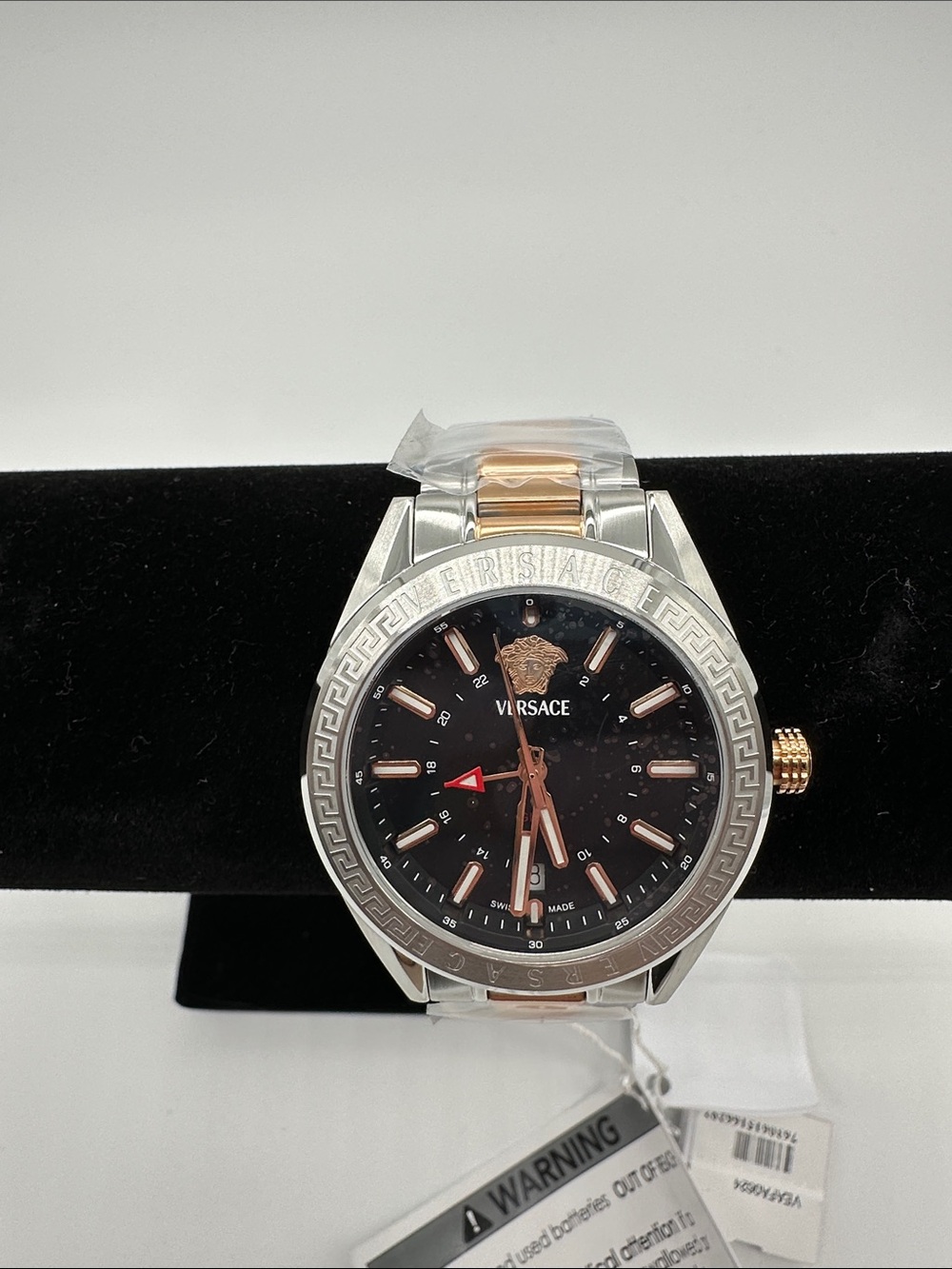 Versace V-Code GMT 42mm VEAFA0624